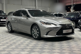 Lexus
              ES